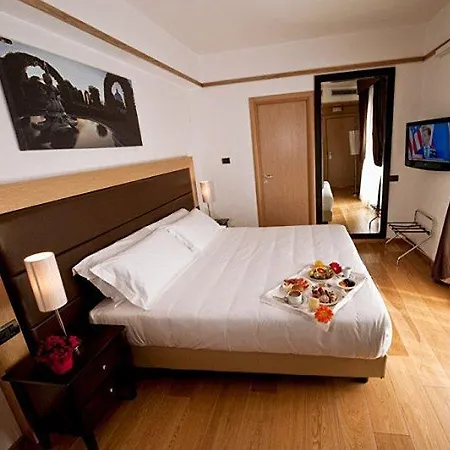 ホテル Ginevra Palace 3*